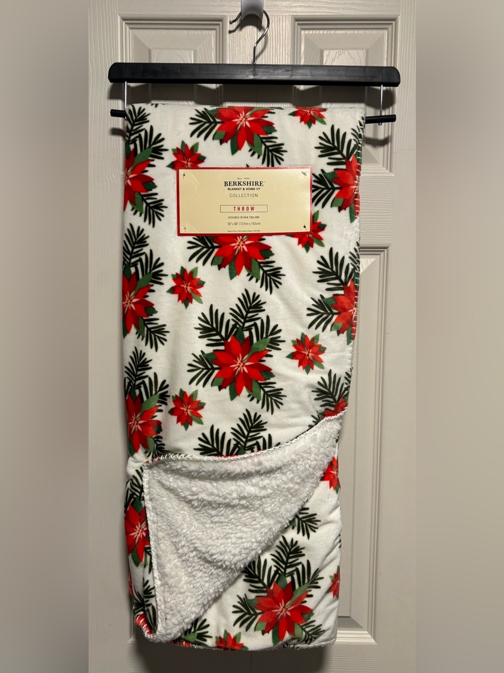 NWT  Berkshire Holiday Poinsettia Plush Sherpa Throw Blanket